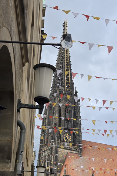 Vitty auf der Himmelsleiter an der Lambertikirche in Münster